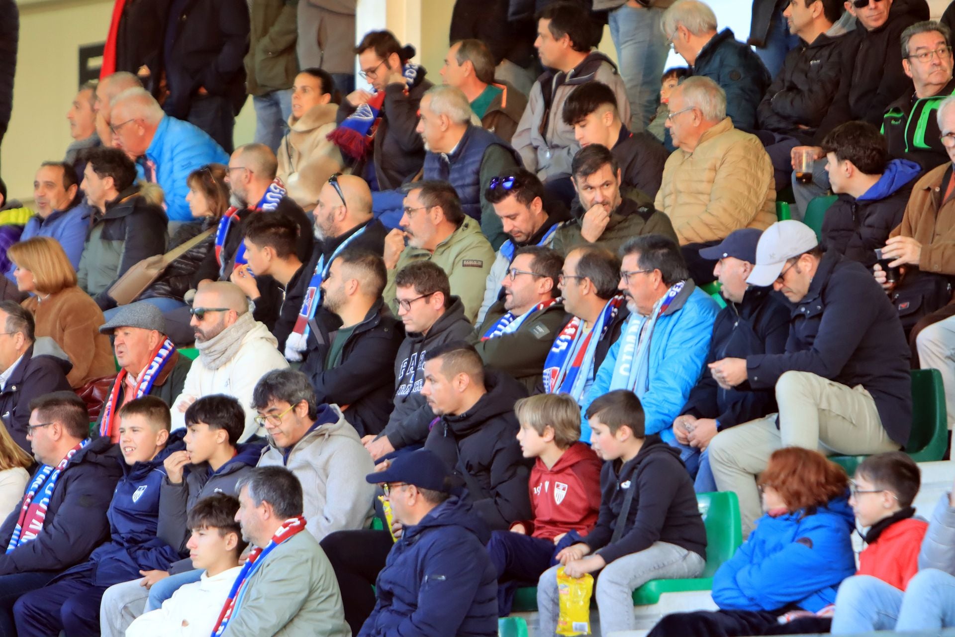 Búscate en las gradas de La Albuera durante el partido de la Segoviana