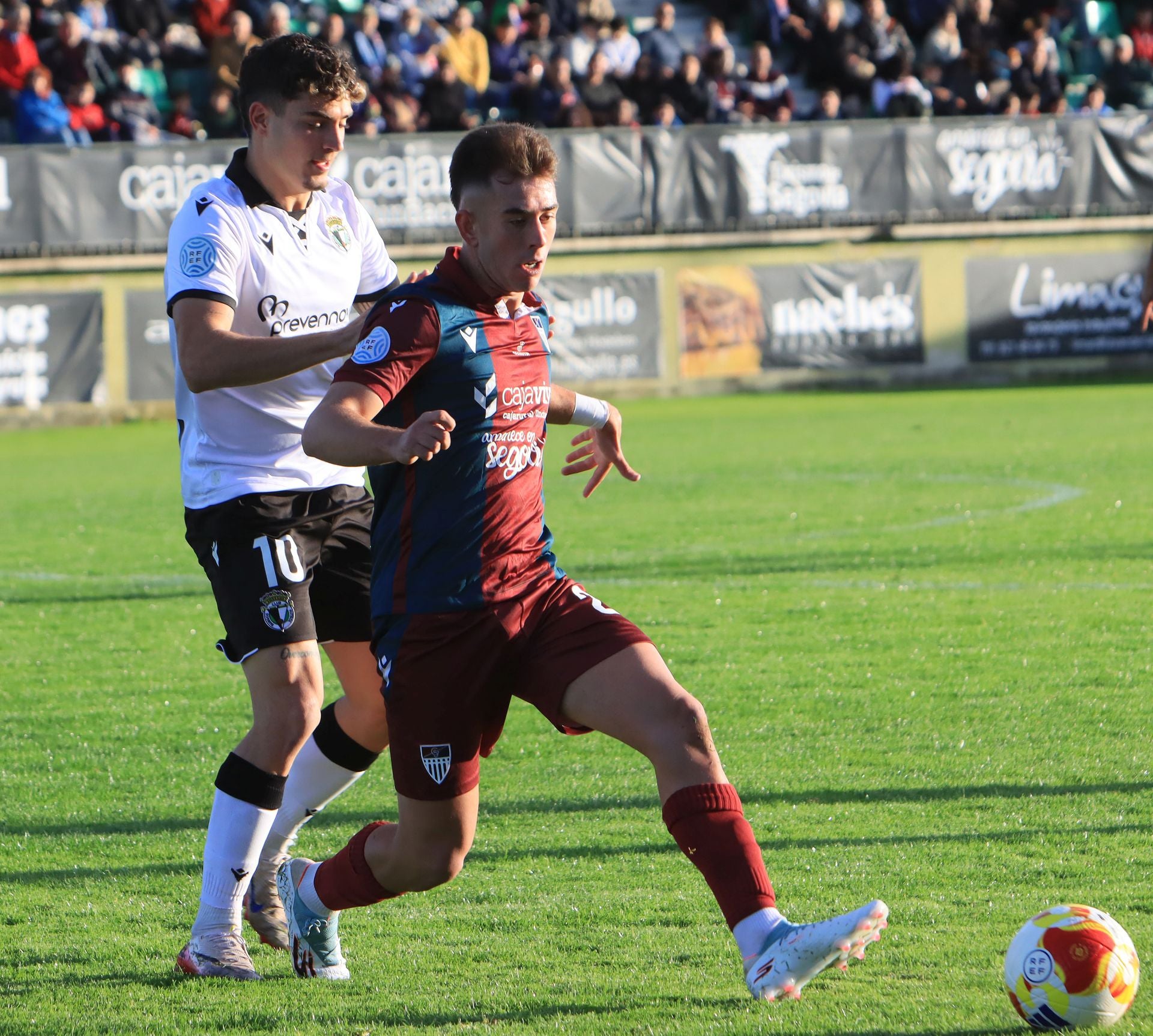 Fotos del partido entre la Segoviana y el Burgos Promesas