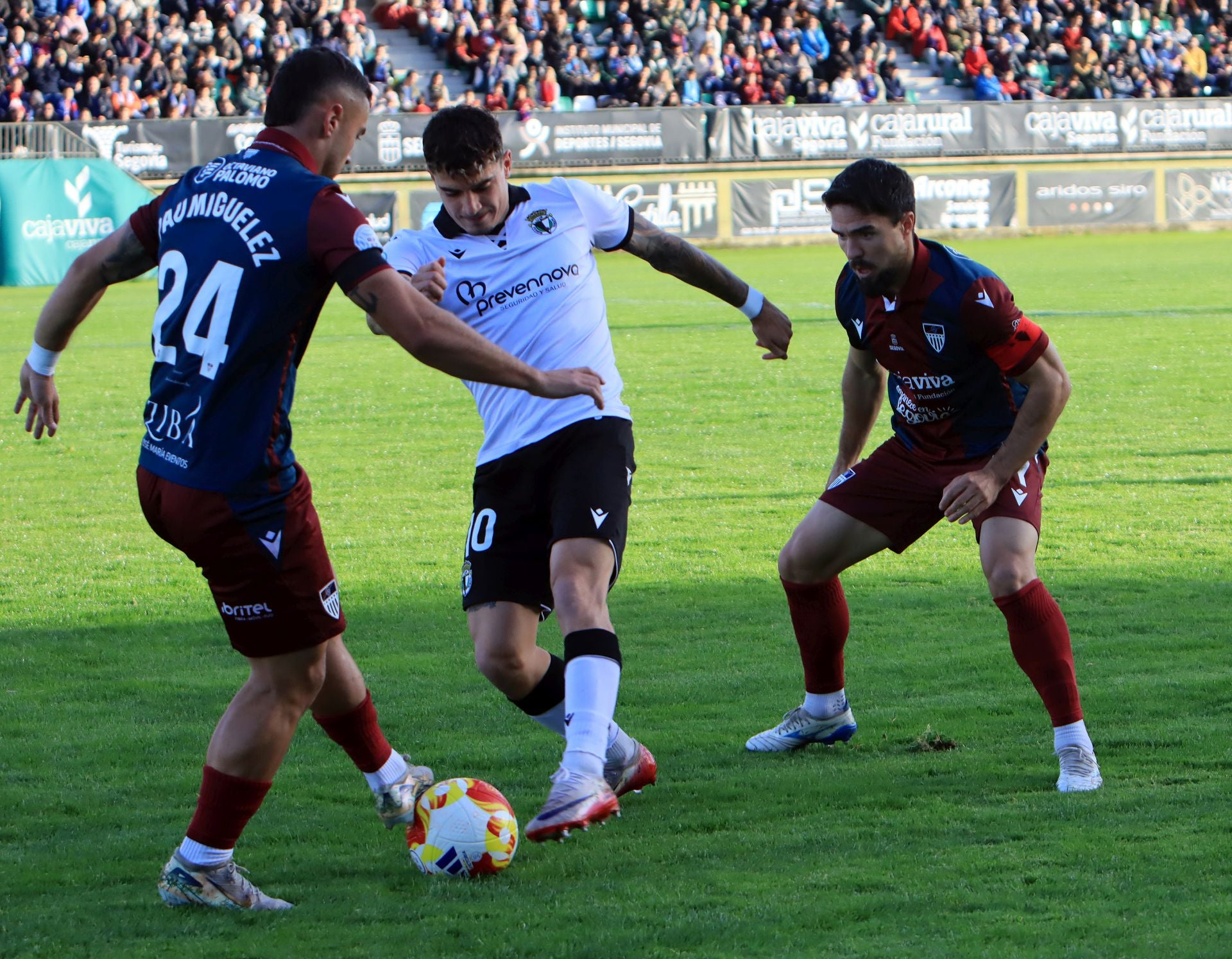 Fotos del partido entre la Segoviana y el Burgos Promesas