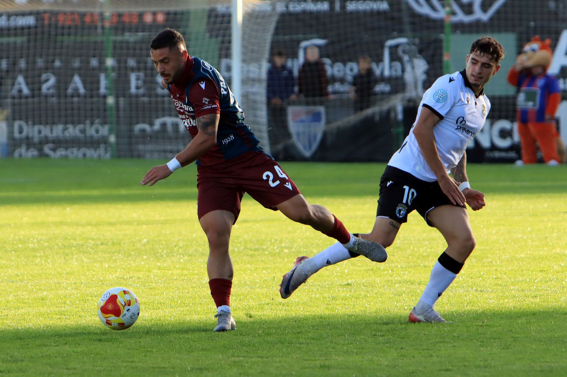 Fotos del partido entre la Segoviana y el Burgos Promesas