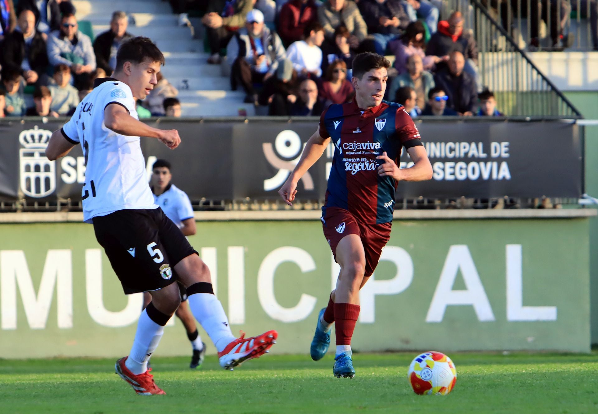 Fotos del partido entre la Segoviana y el Burgos Promesas