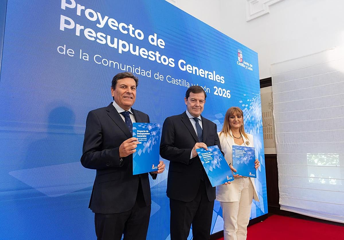 Presentación del proyecto de presupuestos de la Junta con Alfonso Fernández Mañueco (centro), Carlos Fernández Carriedo y Maribel Campos.