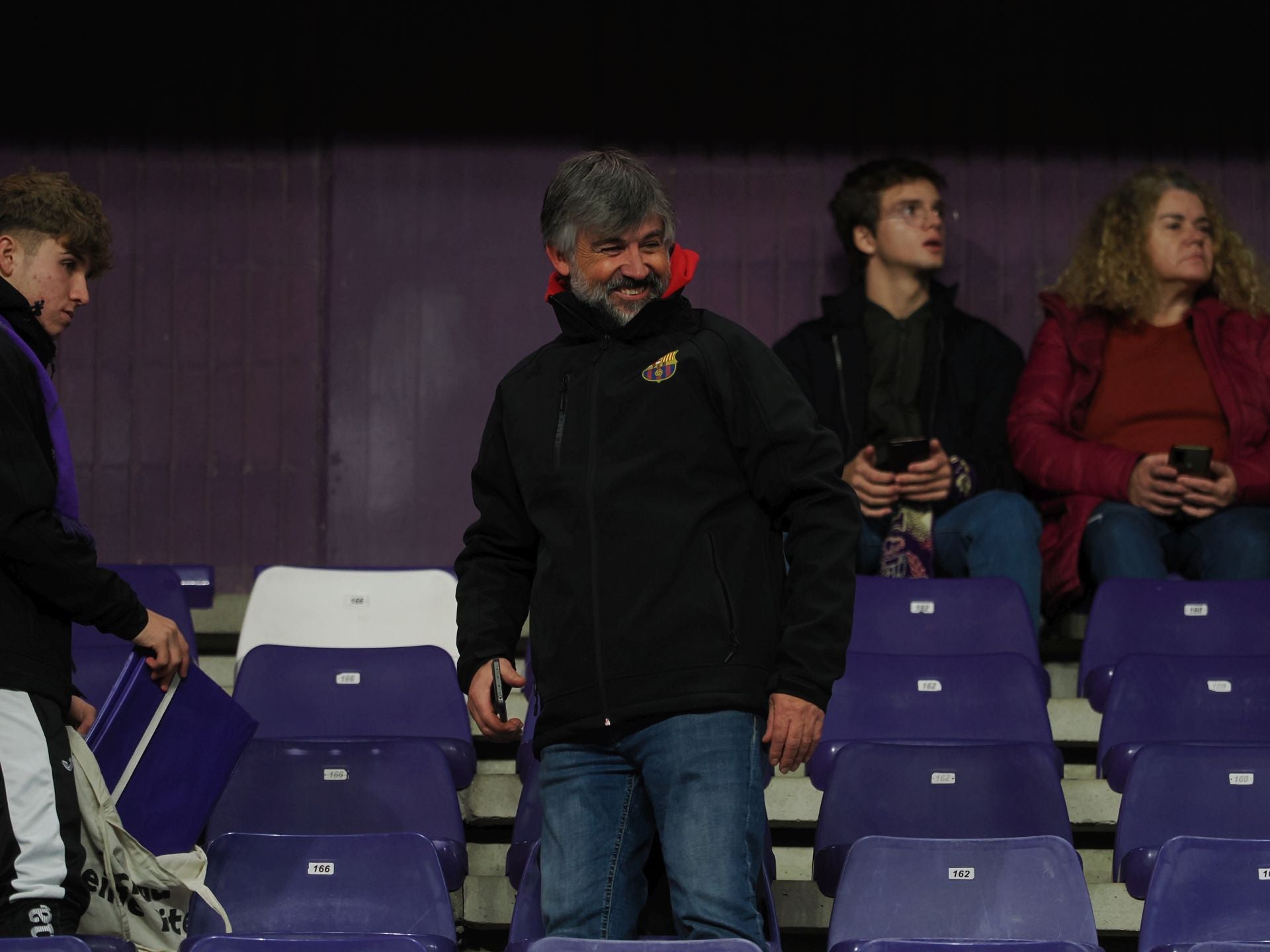 Búscate en la grada del estadio José Zorrilla (1/4)