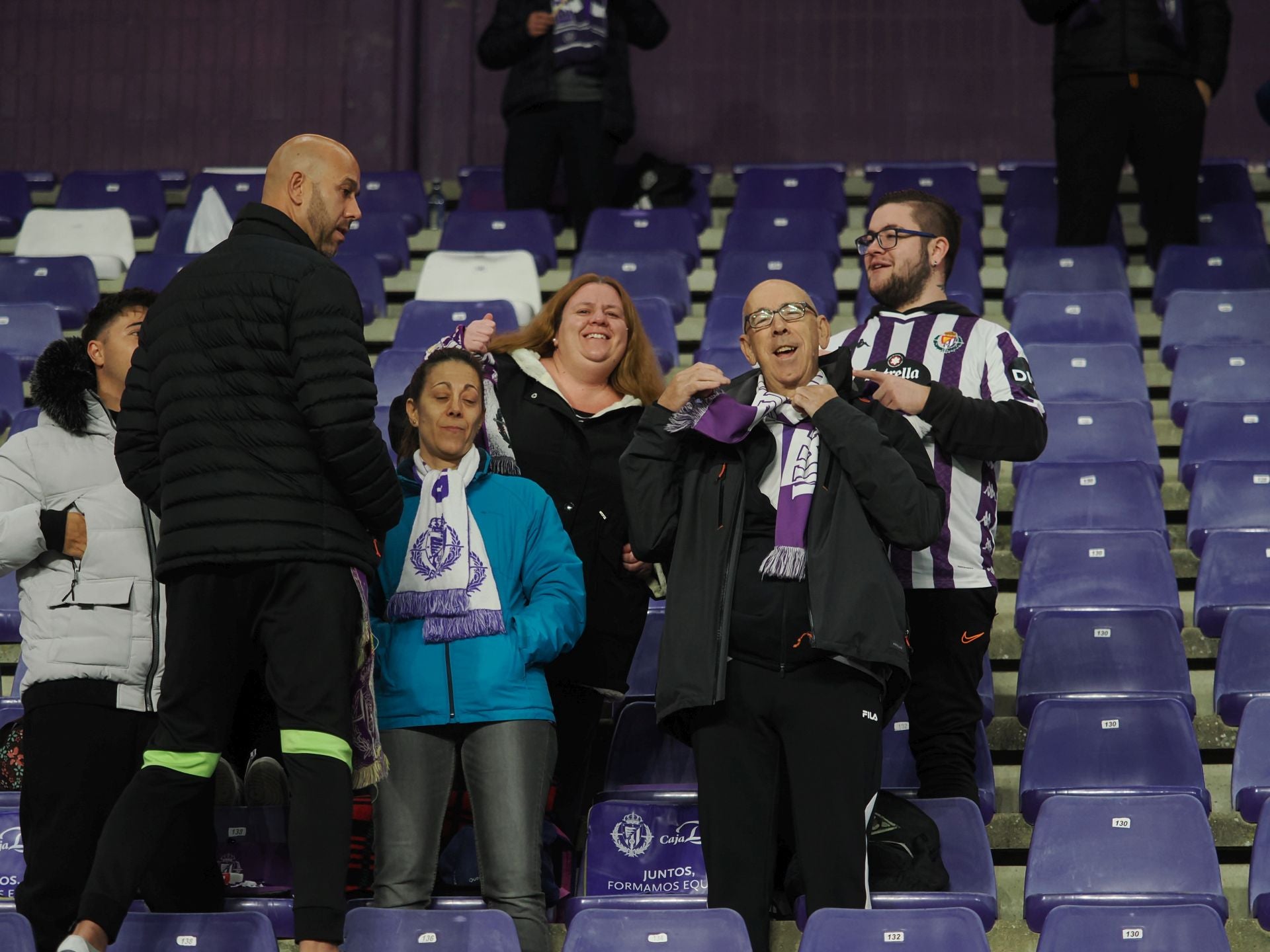 Búscate en la grada del estadio José Zorrilla (1/4)