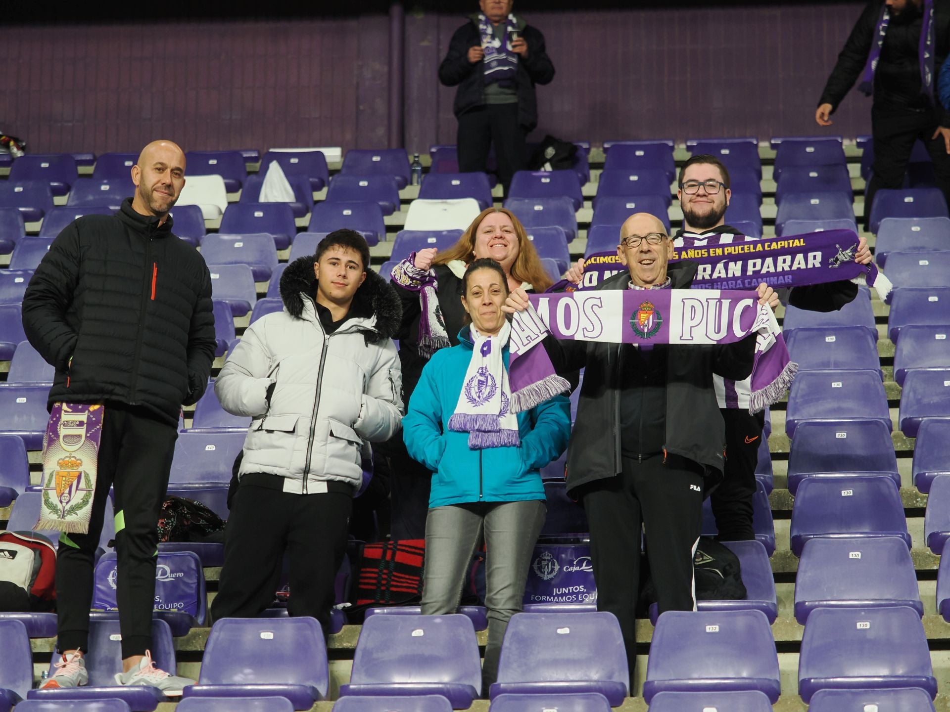 Búscate en la grada del estadio José Zorrilla (1/4)