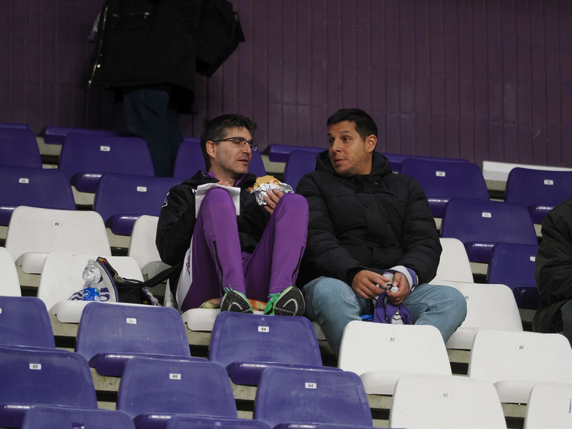 Búscate en la grada del estadio José Zorrilla (1/4)