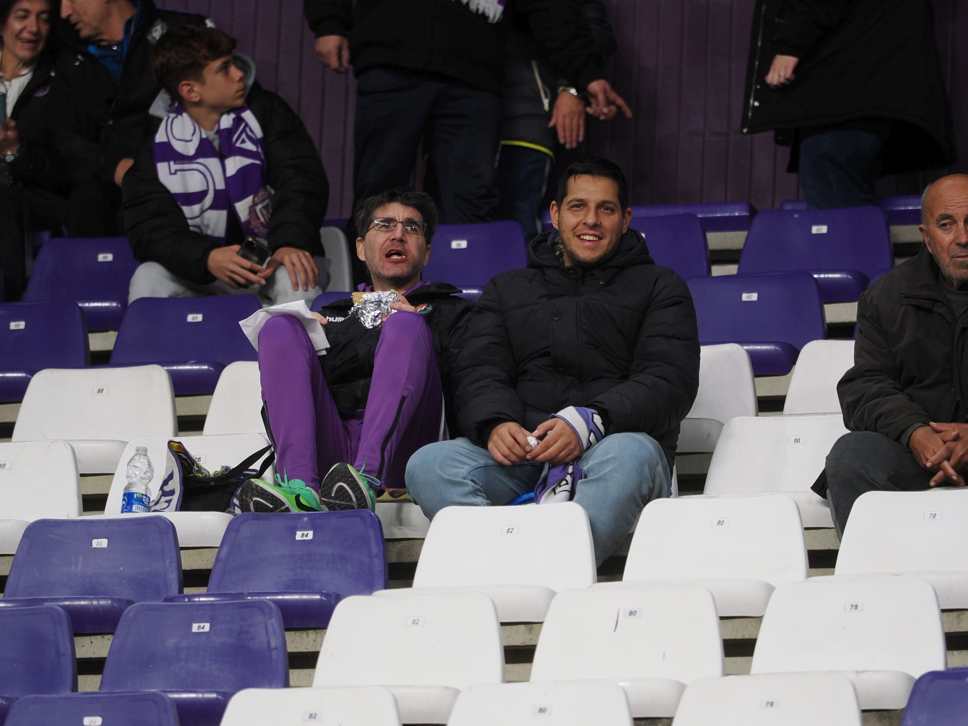 Búscate en la grada del estadio José Zorrilla (1/4)