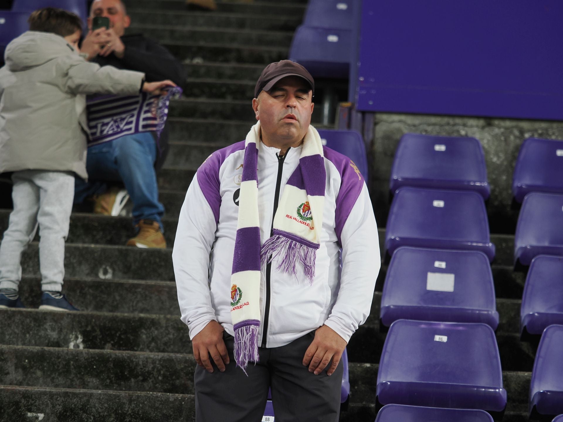 Búscate en la grada del estadio José Zorrilla (2/4)
