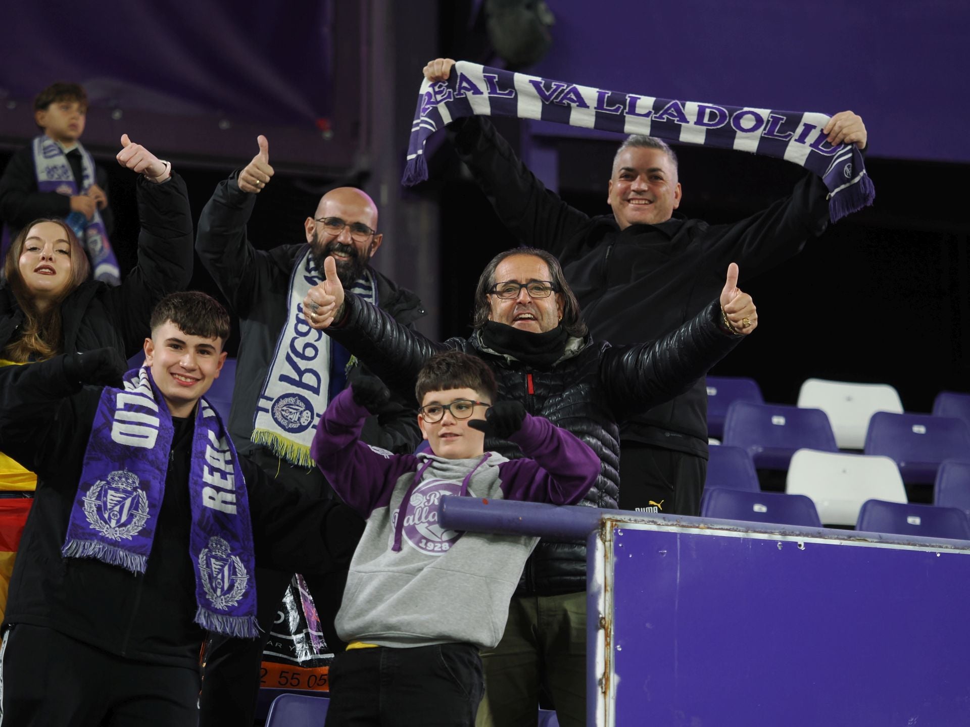 Búscate en la grada del estadio José Zorrilla (2/4)
