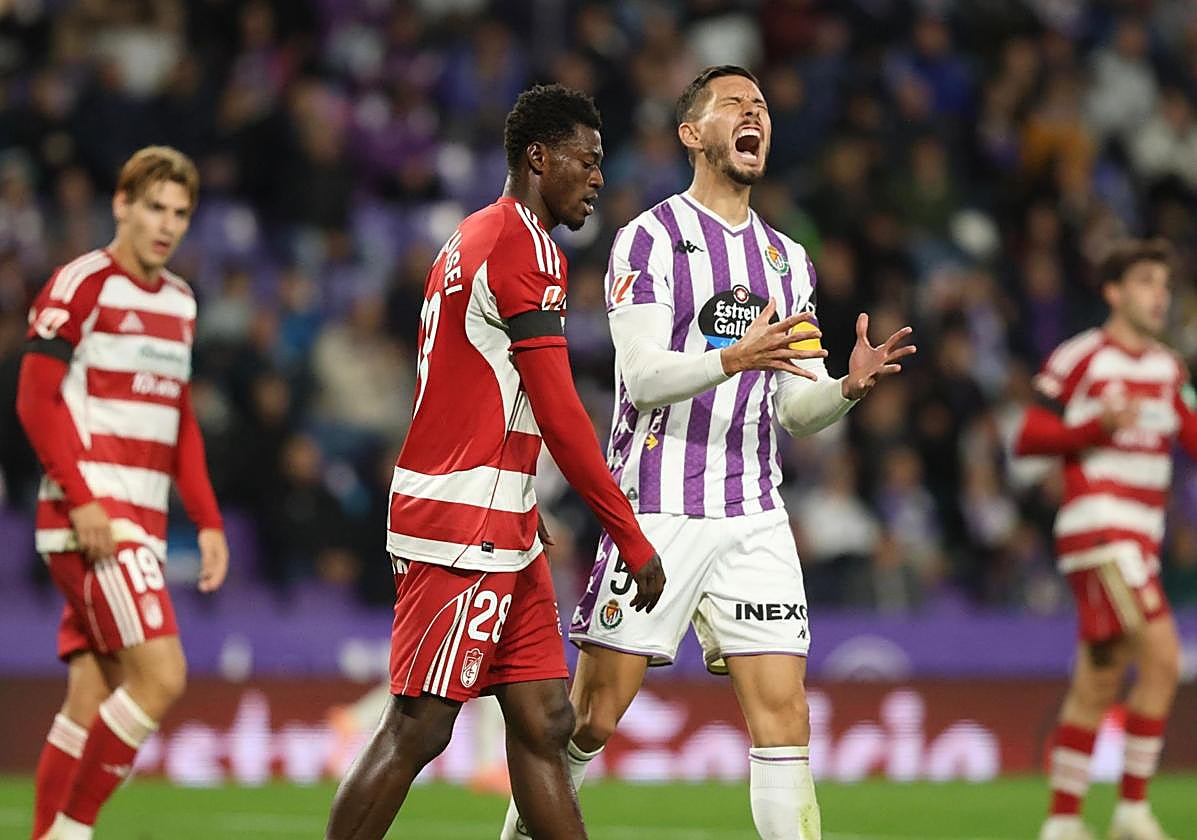 Javi Sánchez se lamenta tras fallar una clara ocasión de gol.