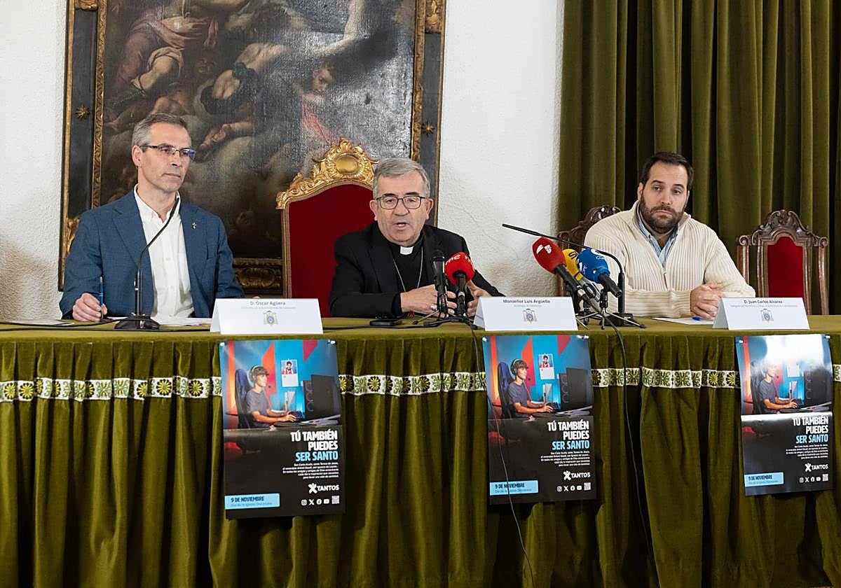 Óscar Agüero, ecónomo de la Diócesis, junto a Luis Argüello, arzobispo, y Juan Carlos Álvarez, delegado de Patrimonio.