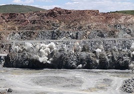 Imagen de archivo de una voladura en la cantera de Villacastín.