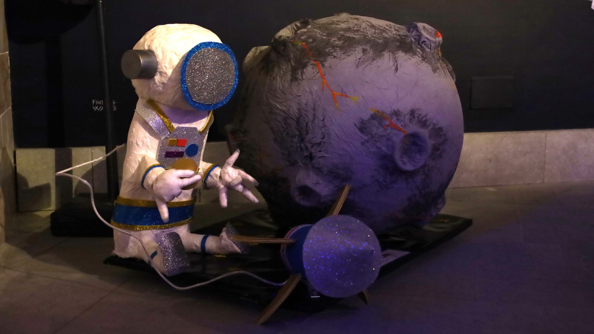 Hospitalarias reinterpreta el cosmos en Palencia