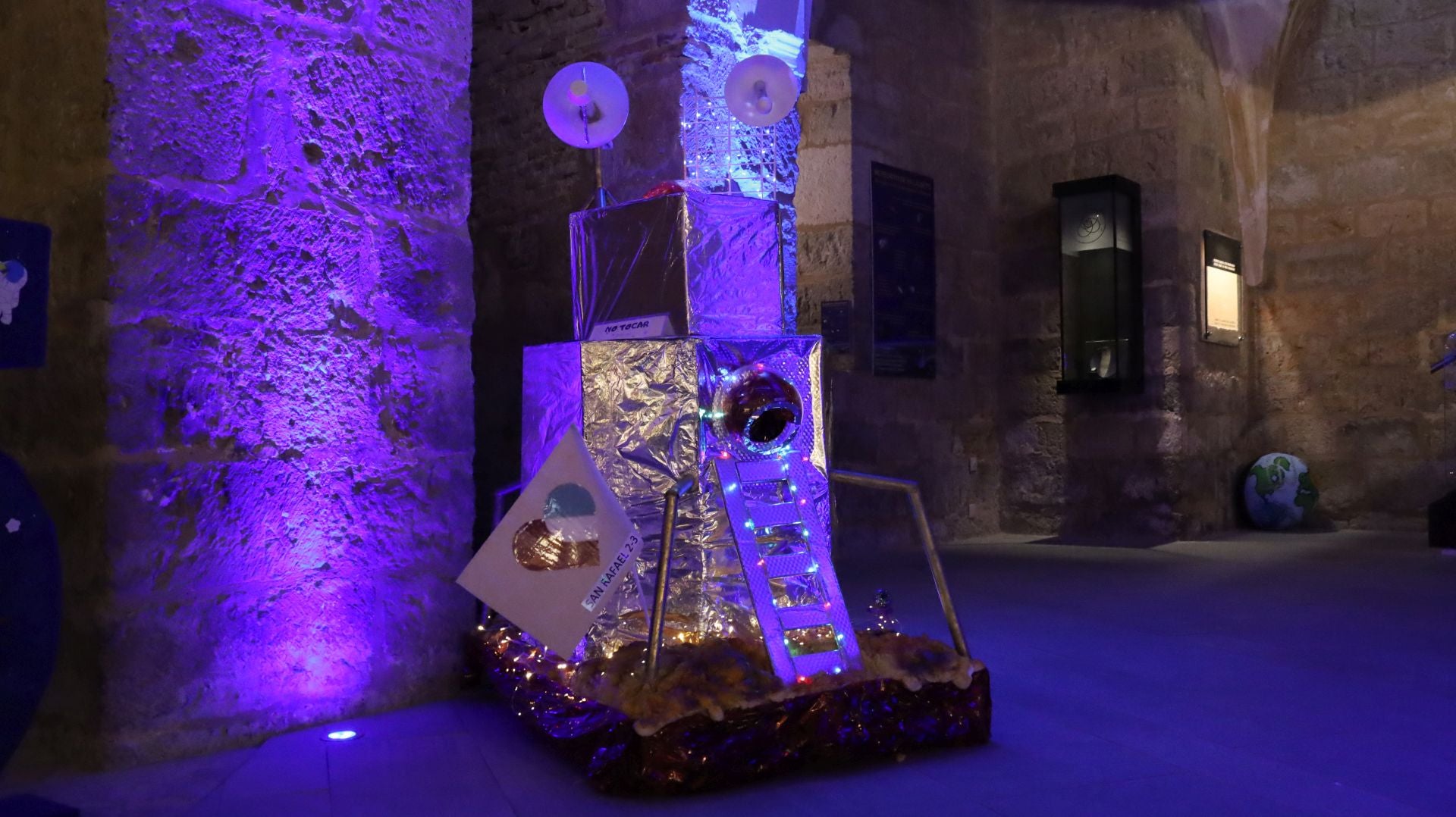 Hospitalarias reinterpreta el cosmos en Palencia