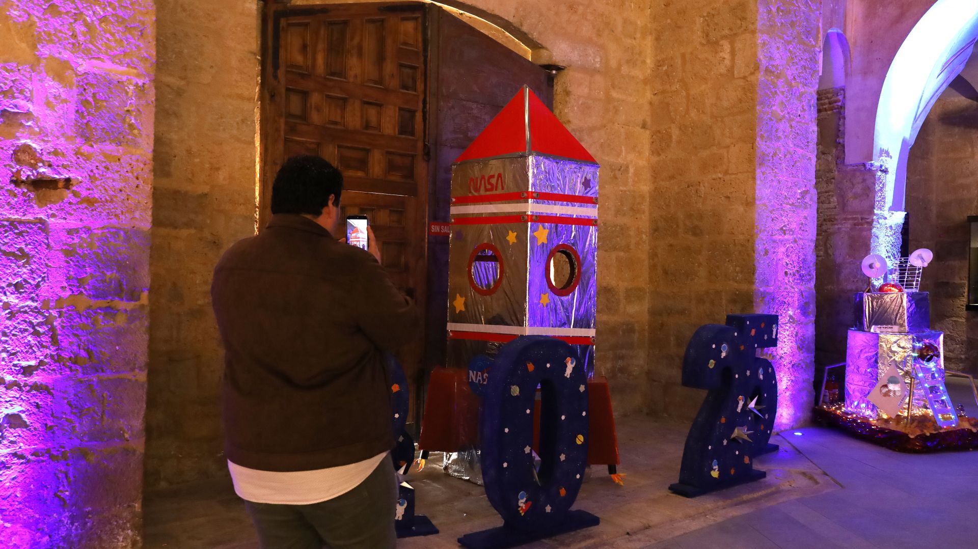 Hospitalarias reinterpreta el cosmos en Palencia