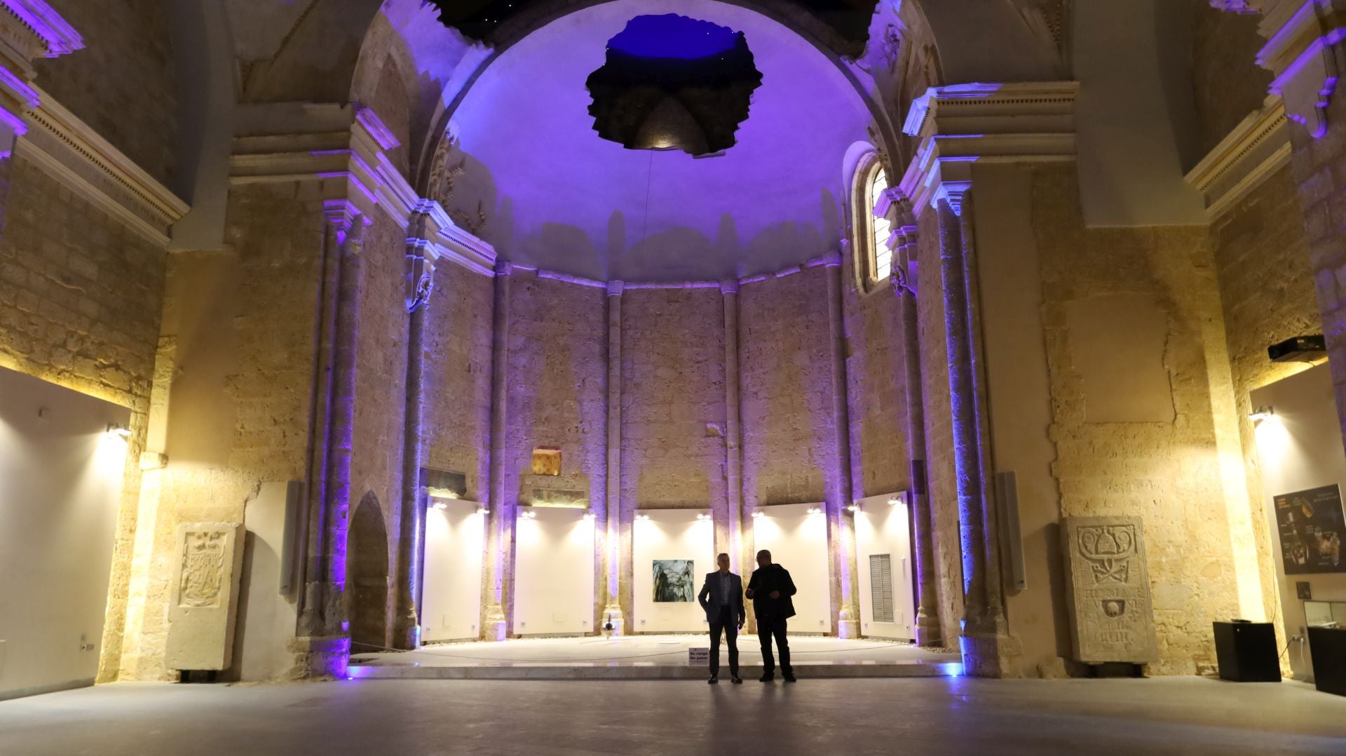 Hospitalarias reinterpreta el cosmos en Palencia