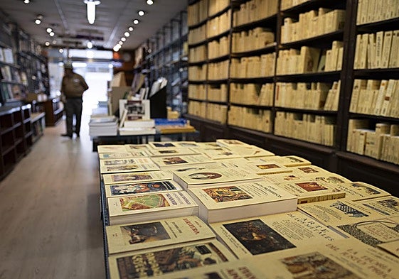 Interior de la librería Maxtor, antes de su traspaso.