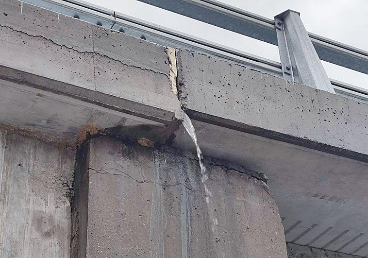 Rendija frente a la estación de autobuses.