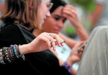 Los jóvenes de Castilla y Léon, los primeros en empezar a fumar tabaco de España