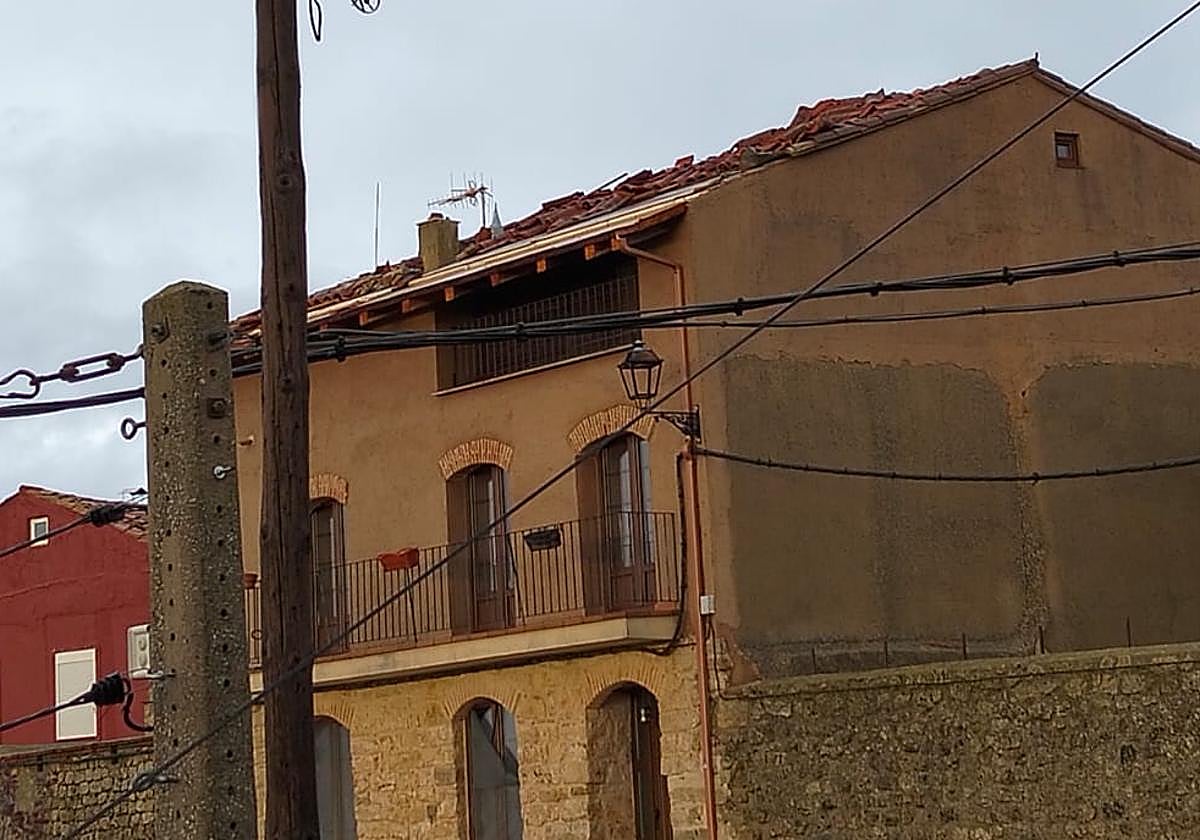 Un vendaval daña los tejados de varias casas en un pueblo de Valladolid