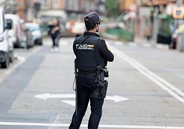 Un agente de la Policía Nacional en Valladolid.