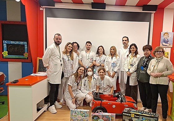 La entrega se hizo en presencia de personal médico de la planta de Oncología Infantil