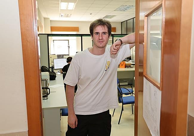 Pablo Núñez en uno de los laboratorios de la Facultad de Ciencias de la UVa.