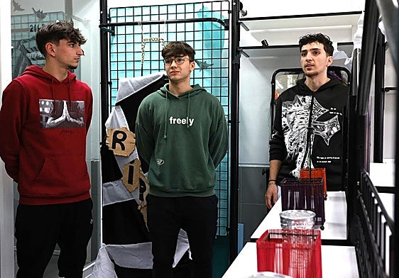 Tres alumnos del grado de Comercio del Virgen de la Calle explican los contenidos de sus estudios.