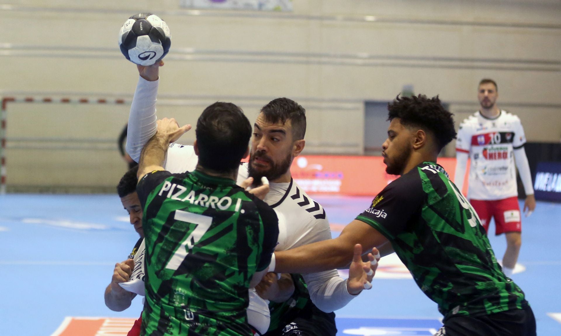 Fotos de la victoria del Balonmano Nava