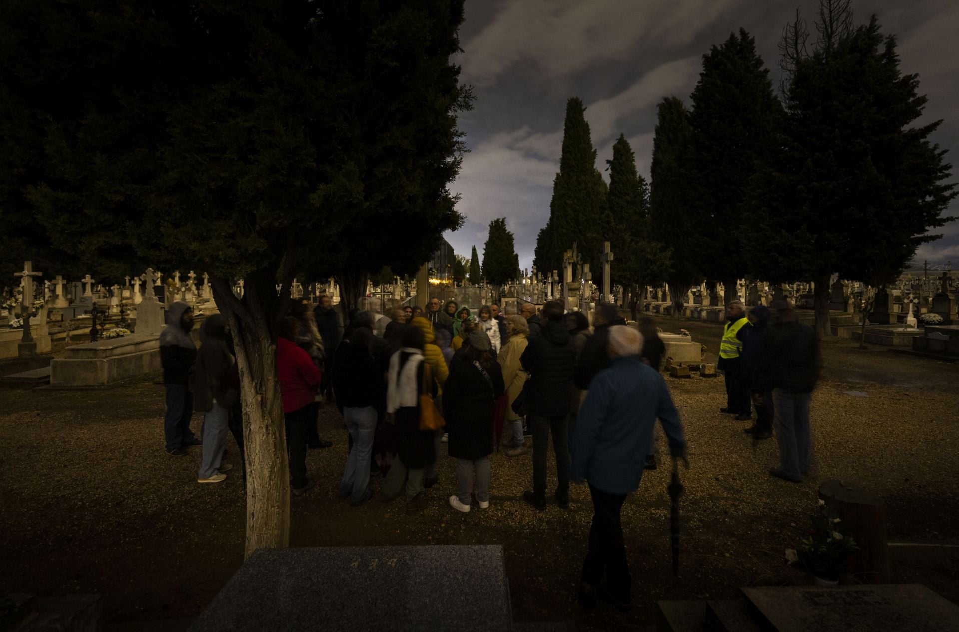 Las imágenes de la ruta guiada en el cementerio de El Carmen