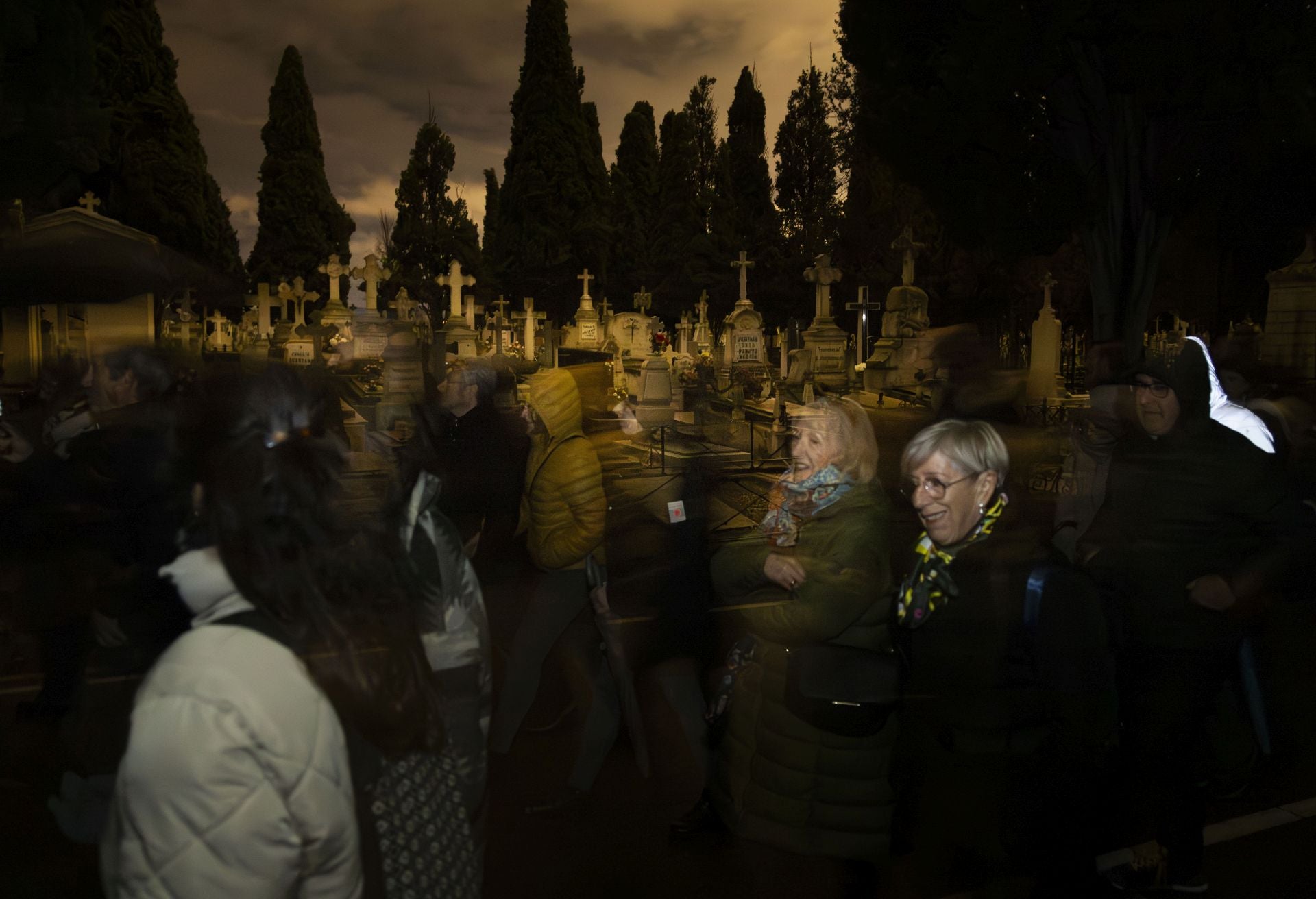 Las imágenes de la ruta guiada en el cementerio de El Carmen