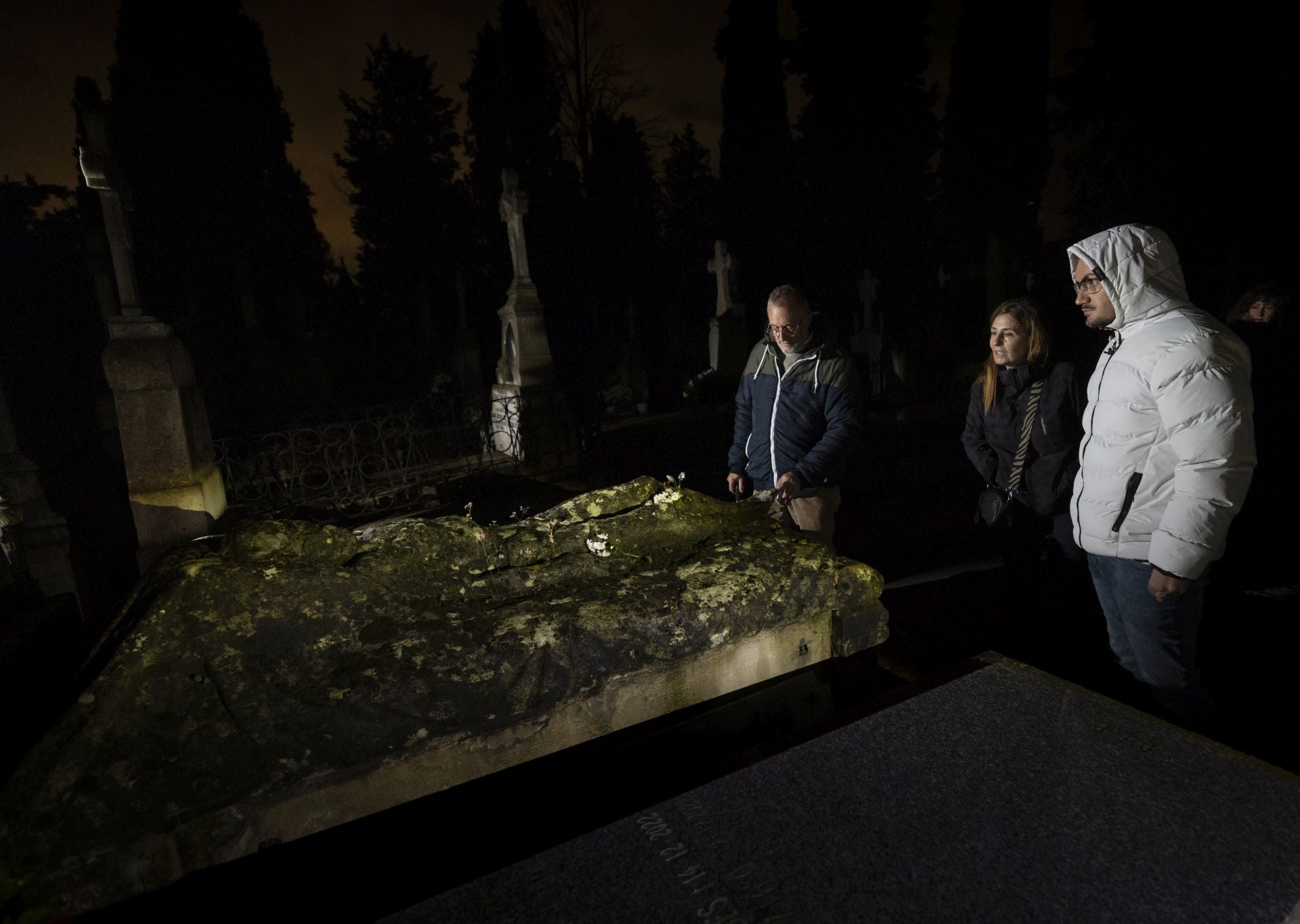 Las imágenes de la ruta guiada en el cementerio de El Carmen