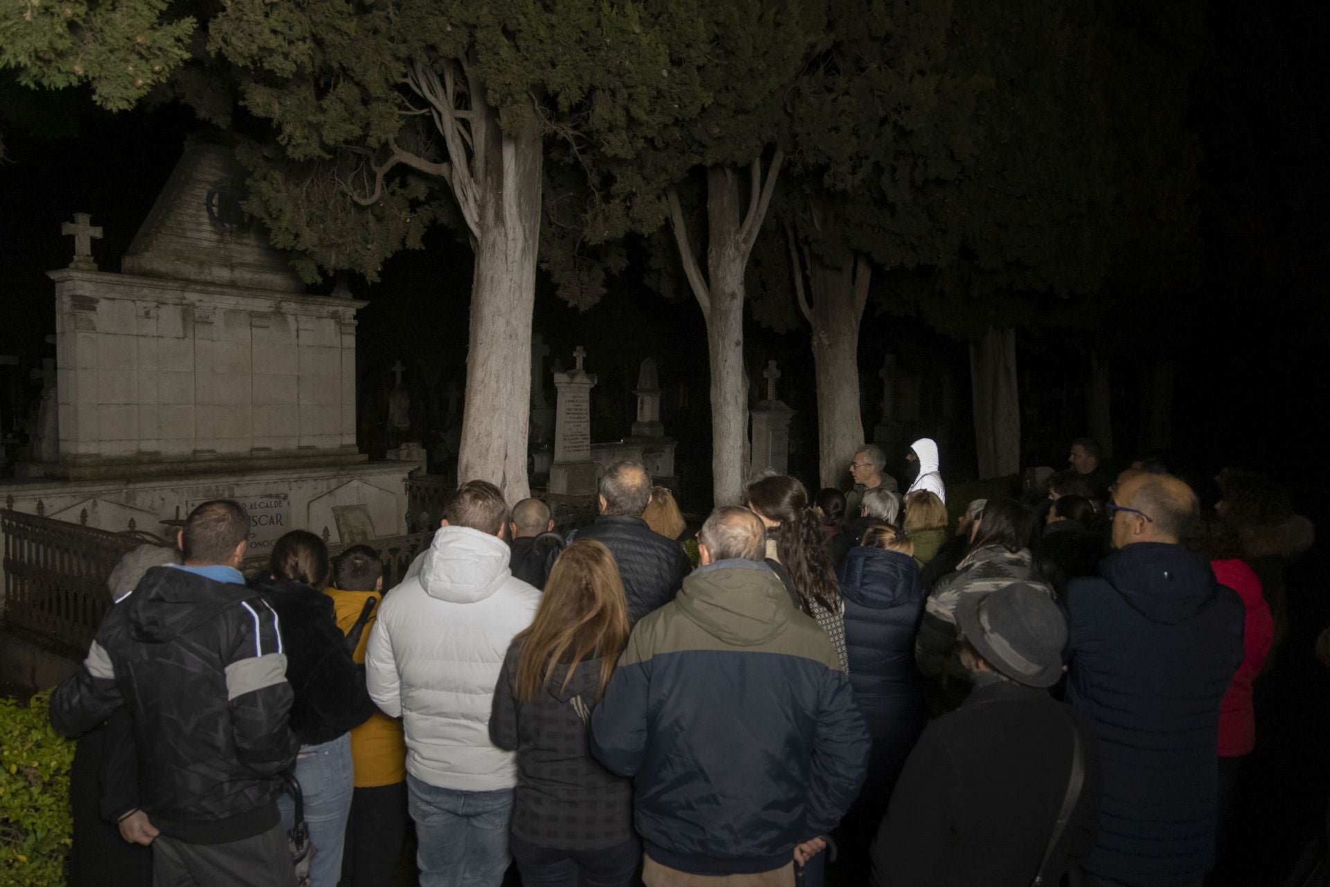 Las imágenes de la ruta guiada en el cementerio de El Carmen