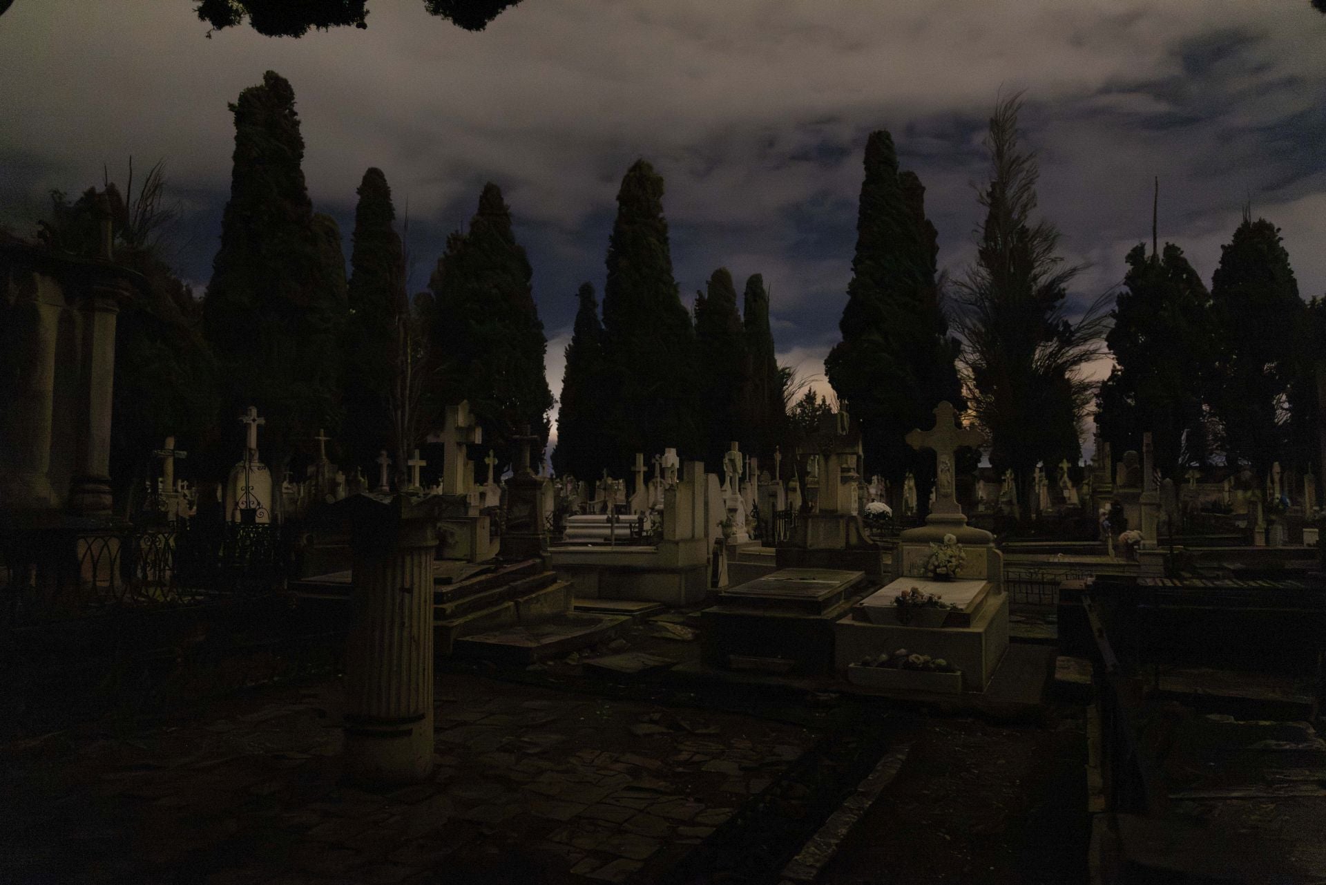 Las imágenes de la ruta guiada en el cementerio de El Carmen