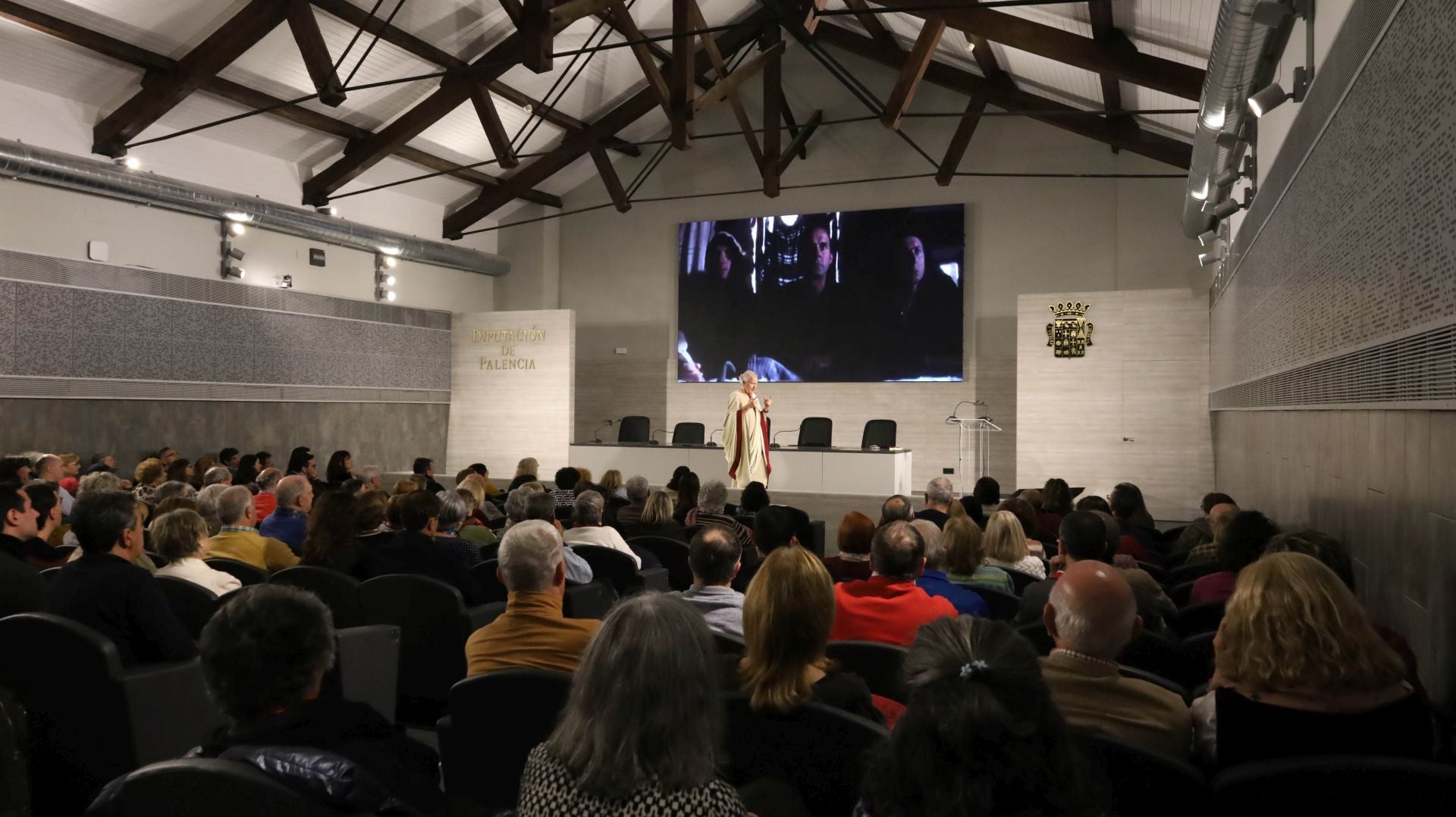 Emilio del Río llena de romanos el Centro Cultural Provincial de Palencia