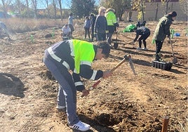 Participantes en la primera plantación del arboreto de Becilla de Valderaduey