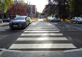 El paso de cebra recién pintado en la plaza del Doctor Quemada.