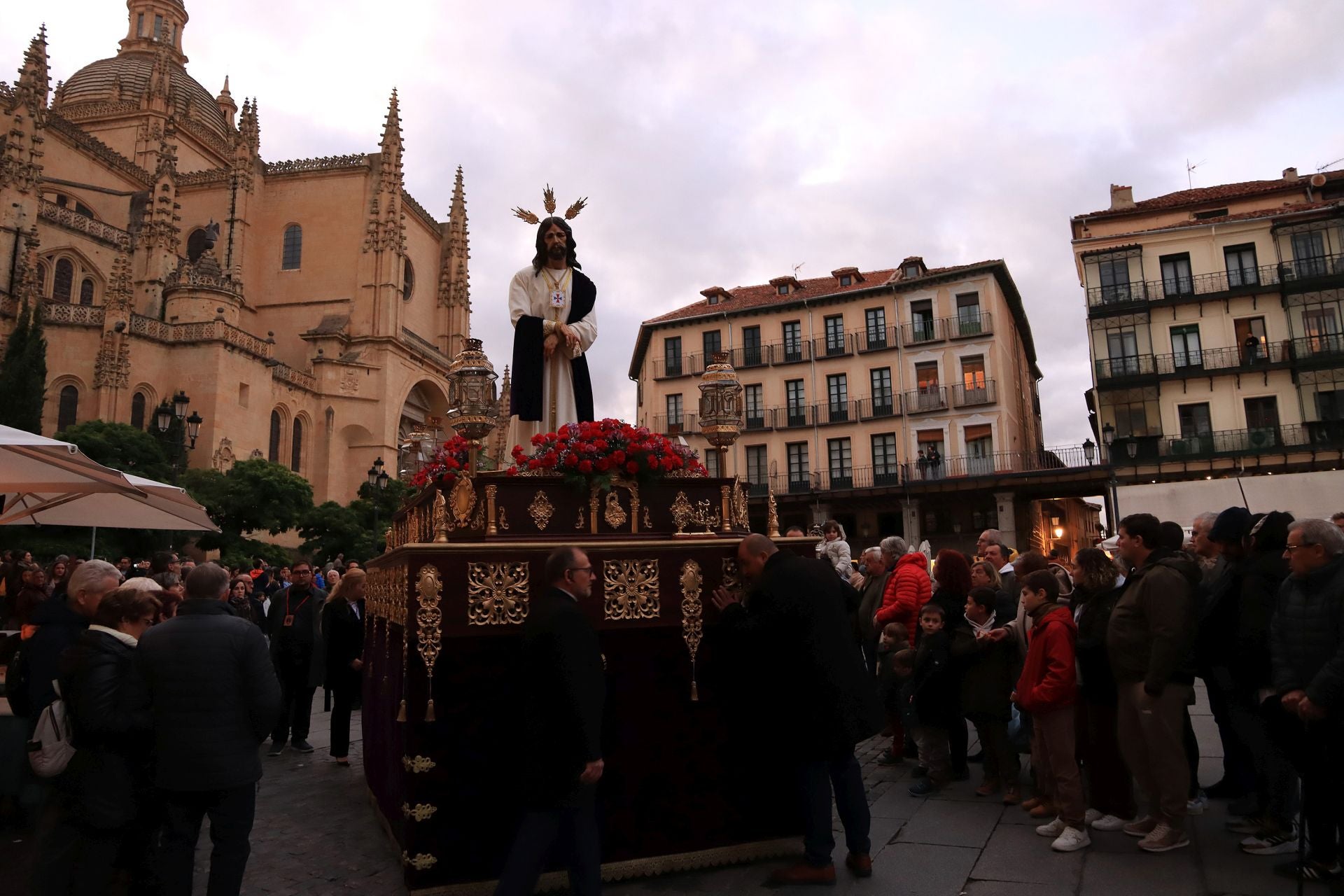 Fotografías de la procesión extraordinaria del Cautivo de San José por Segovia