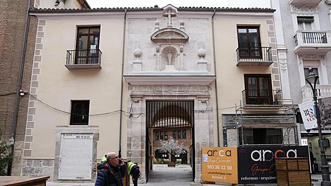 Imagen después - La centenaria portada de Las Francesas muestra el resultado de su rehabilitación