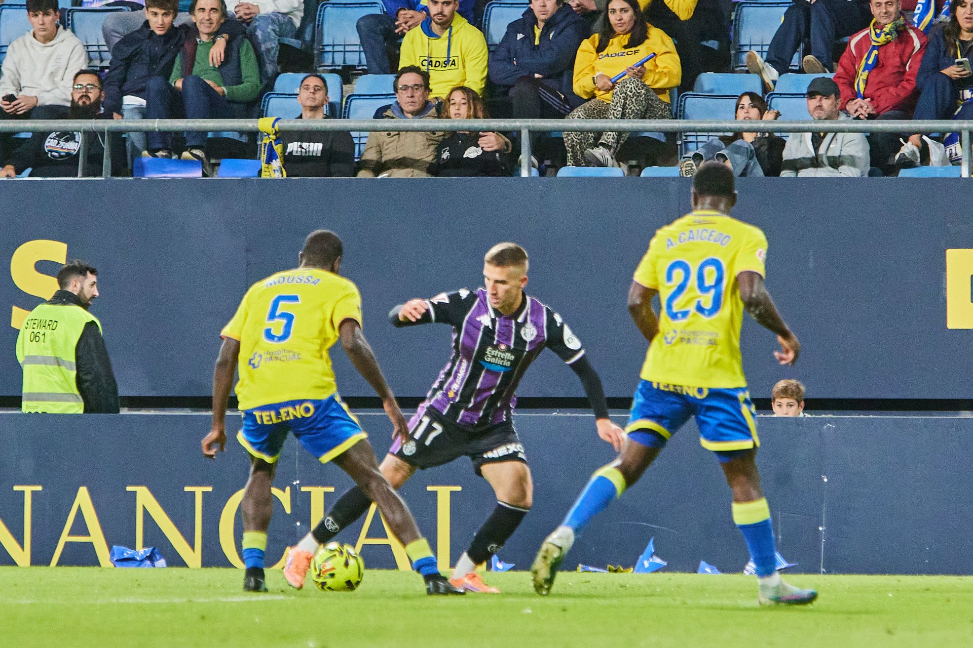 El partido entre el Cádiz y el Real Valladolid, en imágenes (1/2)
