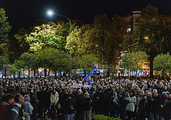 Protesta en favor del soterramiento y contra las pantallas acústicas del pasado jueves.