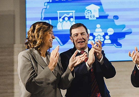 Fernández Mañueco y la presidenta de la Diputación palentina, ayer en Palencia.