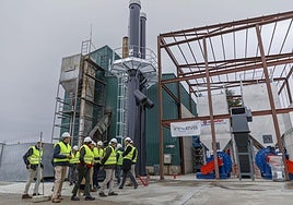 Visita a las obras de renovación de la planta de biomasa de Cuéllar.