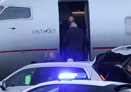 El Rey Juan Carlos sale de Sanxenxo con rumbo a Abu Dabi.