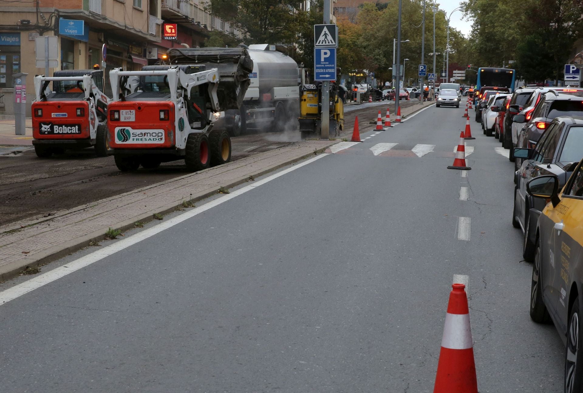 Fotos de los atascos en Ezequiel González por las obras