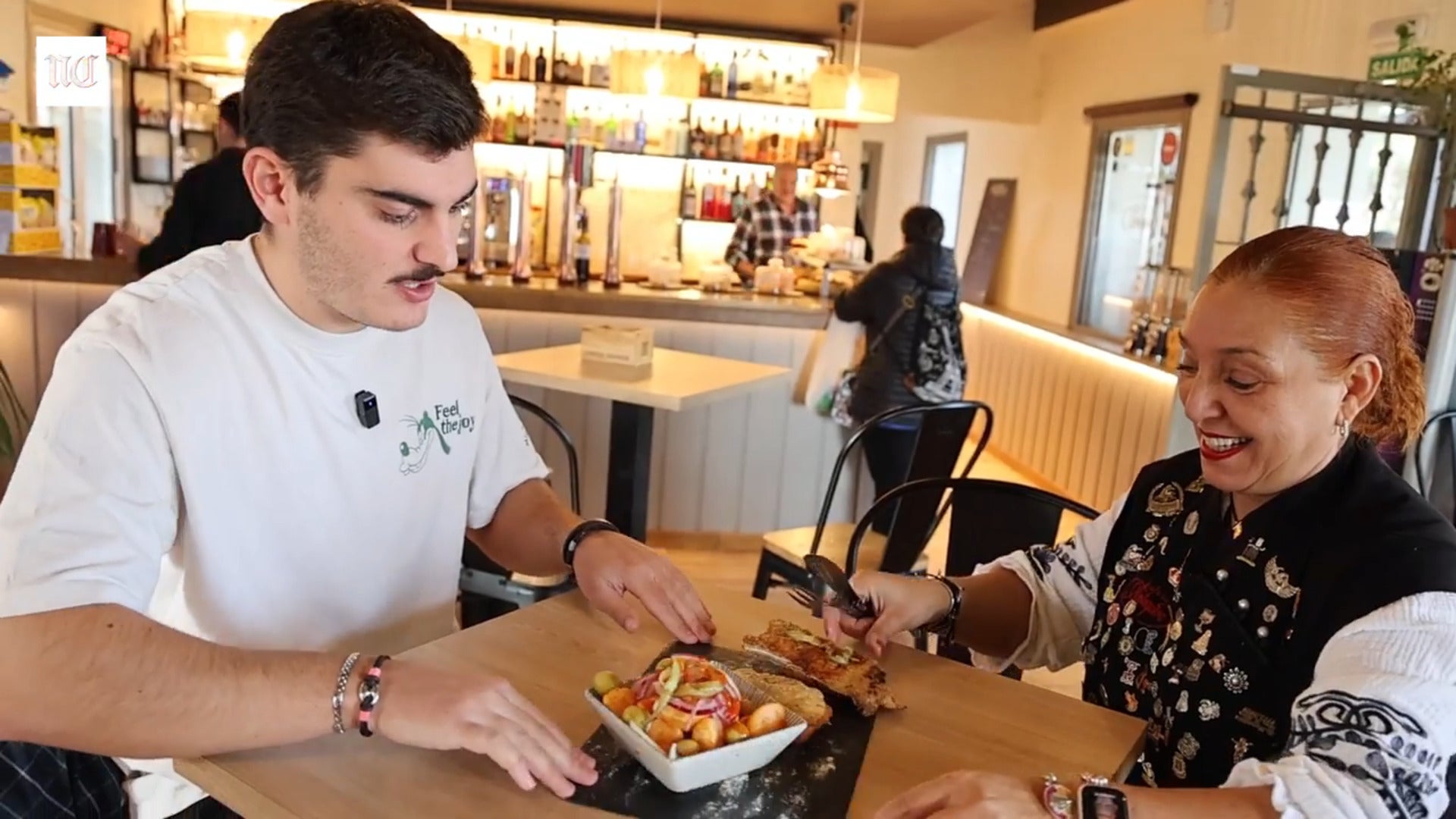 Oreja, empanadillas de carrilleras y unas patatas especiales en el Bar Antequera de Valladolid