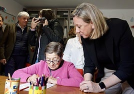 Blanco visitó a La Bañeza para conocer la ampliación del centro de día de personas con Alzheimer.