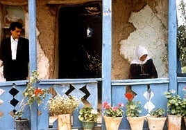 Fotogama de 'A través de los olivos'.