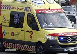 Ambulancia entrando en Urgencias del Hospital General Universitario de Segovia.