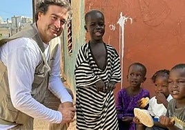 Pepe Rodríguez con los niños de Senegal.